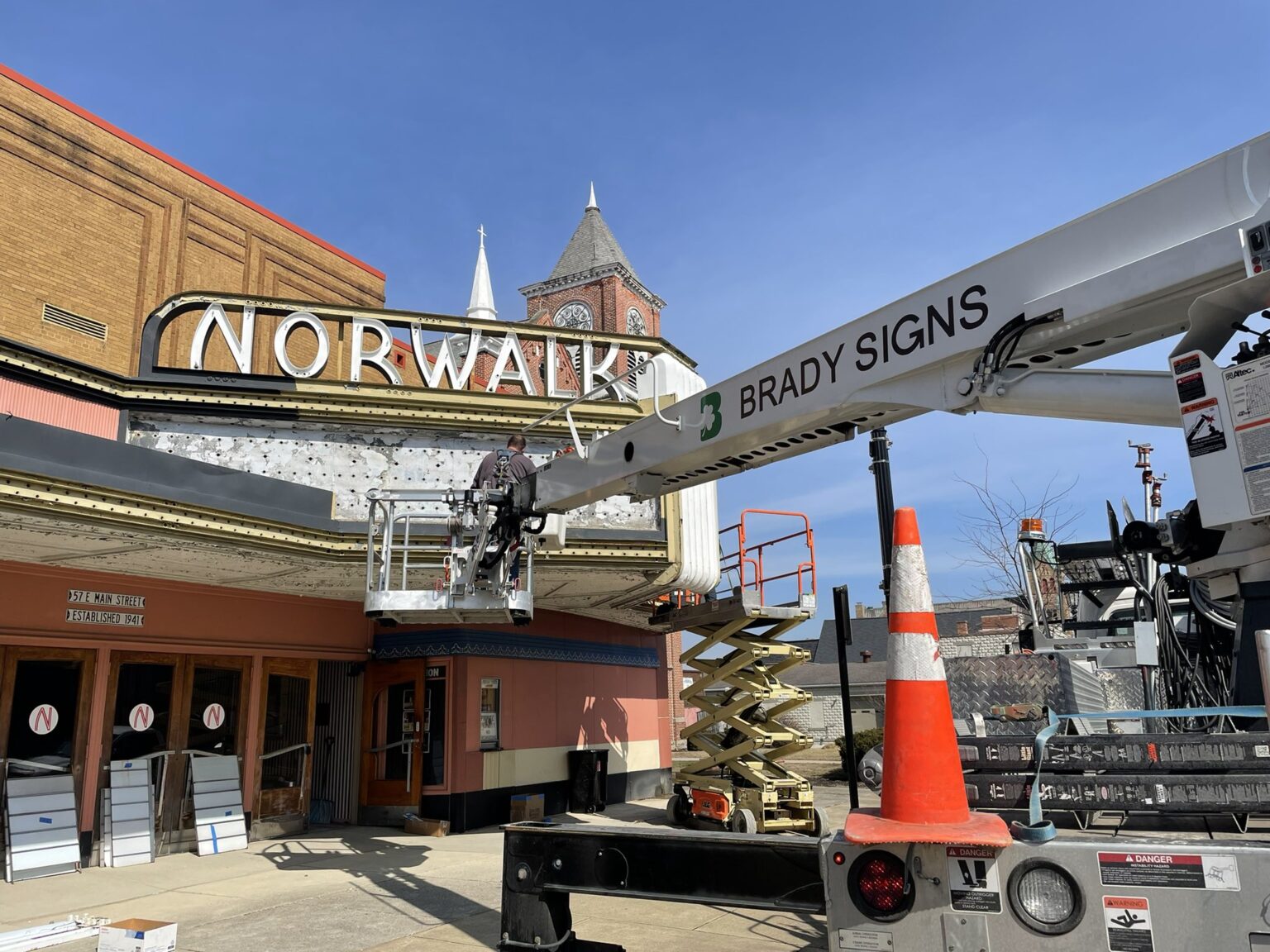 Outdoor Sign Maintenance Beat the Elements All Year Long